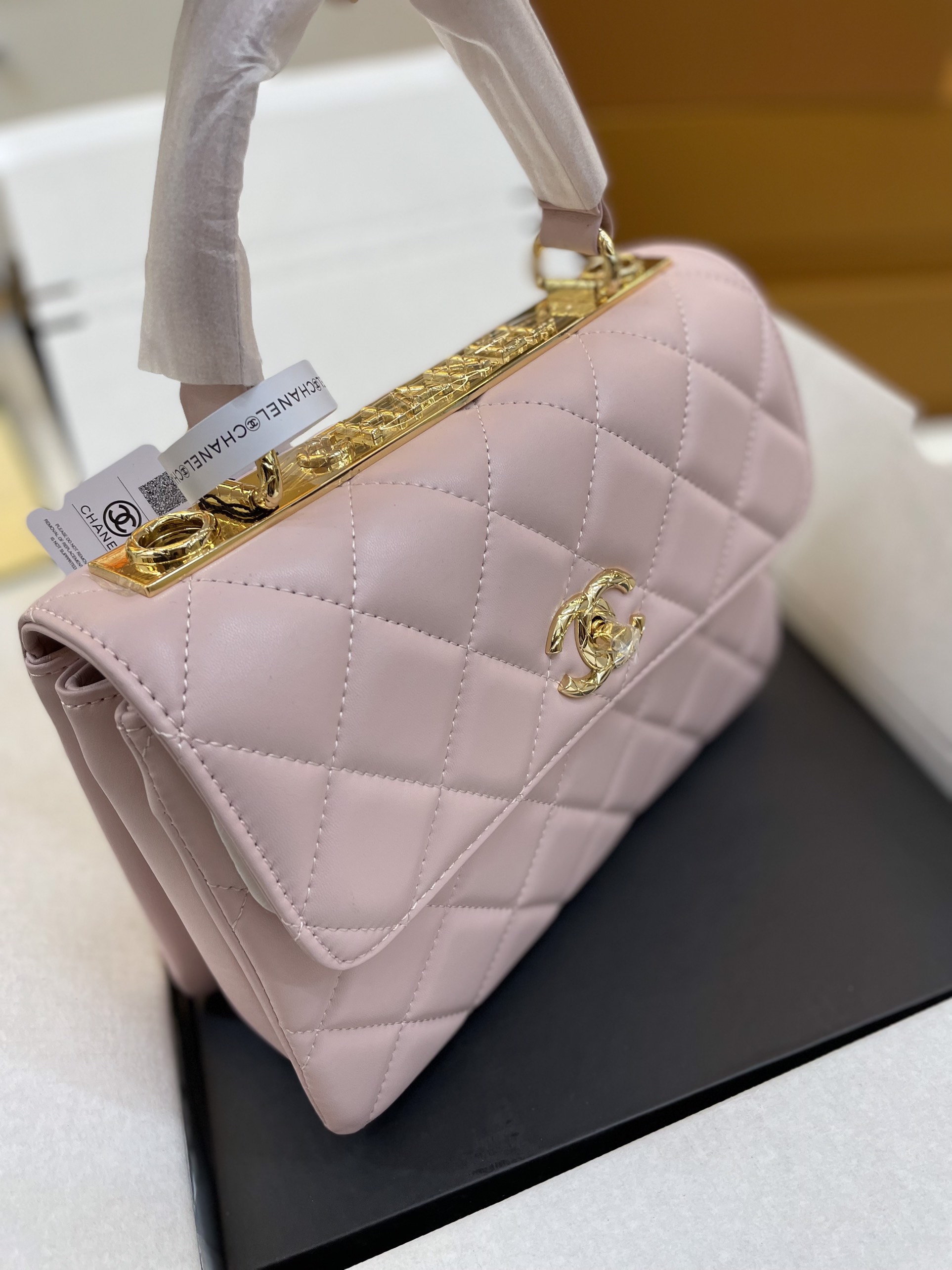 Túi Xách Chanel Trendy Super Logo Plate Màu Trắng Size 26cm